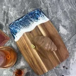 planche à découper en bois motif vague