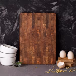 planche à découper artisanale en bois massif
