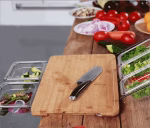 planche à découper en bois avec compartiments